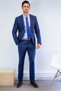 Un blazer homme bleu marine met en valeur votre classe