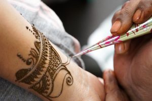 Pourquoi se faire un faux tatouage henné ?
